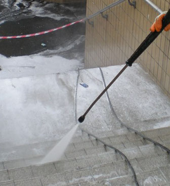 säiliöt, kaivot, viemärit, putkistot, pinttynyt, likamaalit ja erilaiset pinnoittet